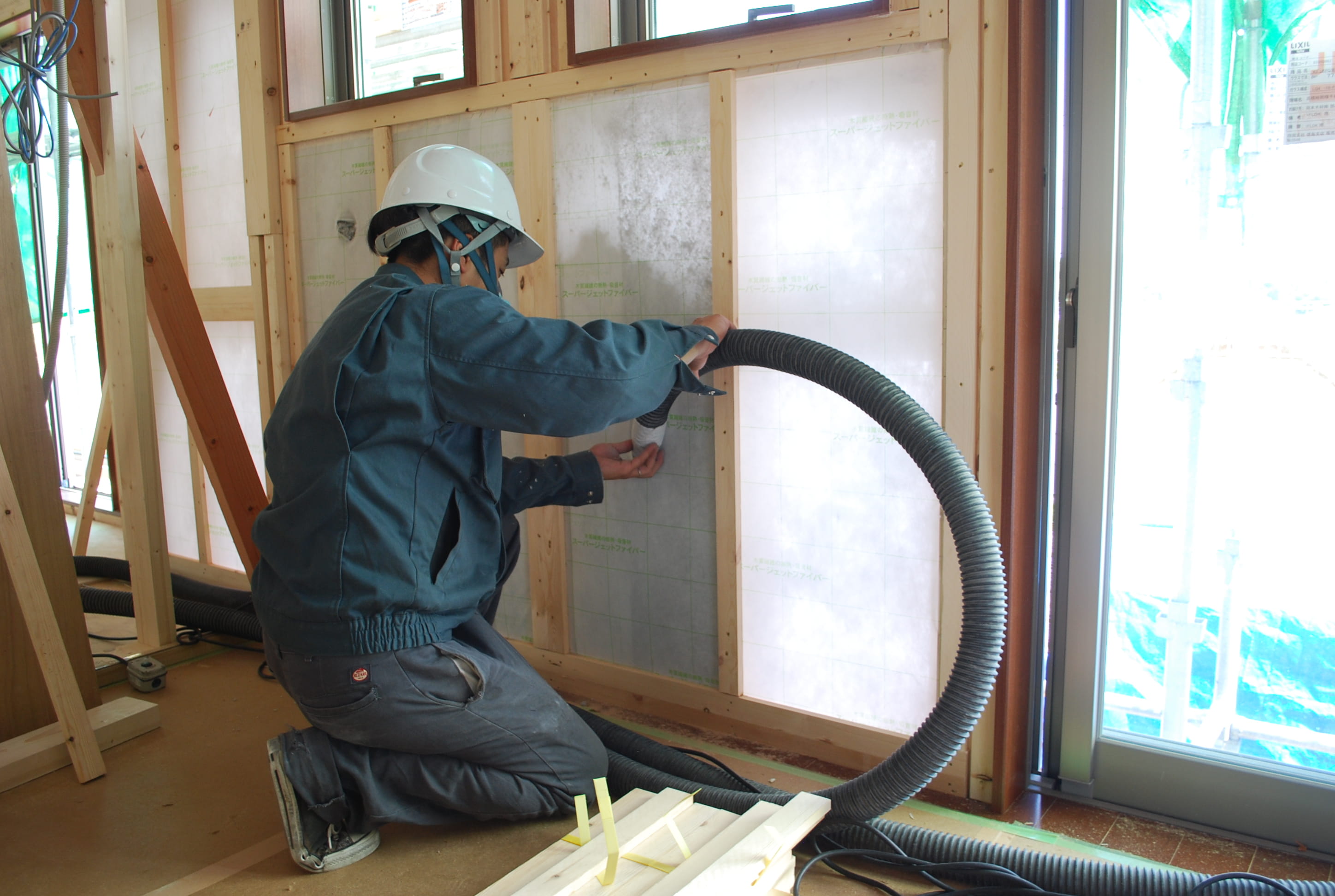 建材部　セルロースファイバー断熱材工事
